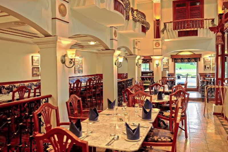 The Apartments At Merdeka Palace Hotel クチン エクステリア 写真