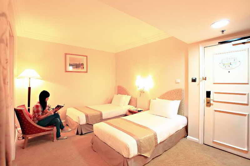 The Apartments At Merdeka Palace Hotel クチン エクステリア 写真